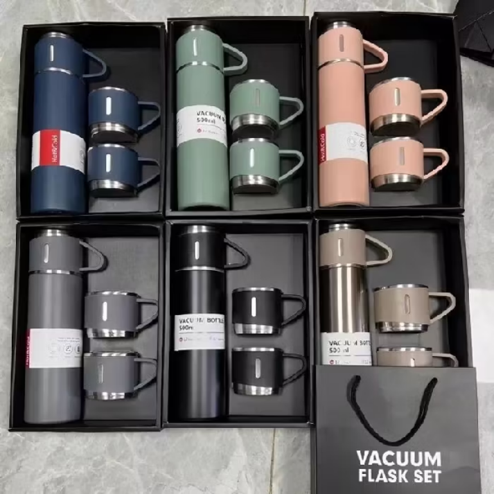 Kit Garrafa Térmica Vacuum Bottle Inox 500ml + 3 Xícaras Bebidas Fria ou Quente