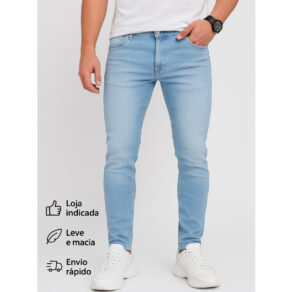 Calça jeans skinny masculina, em denim azul claro, modelo básico slim fit, calça de moda casual